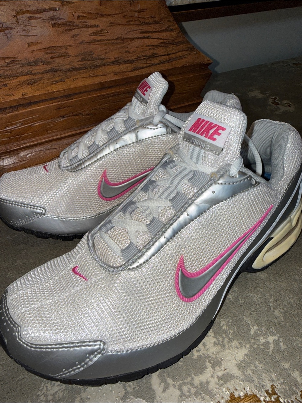 Woman’s Nike air torch 3 sneaker size 8